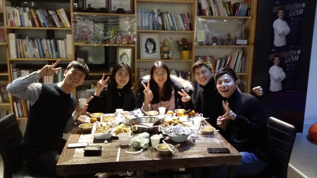 One Percent Hostel Jeonju Buitenkant foto